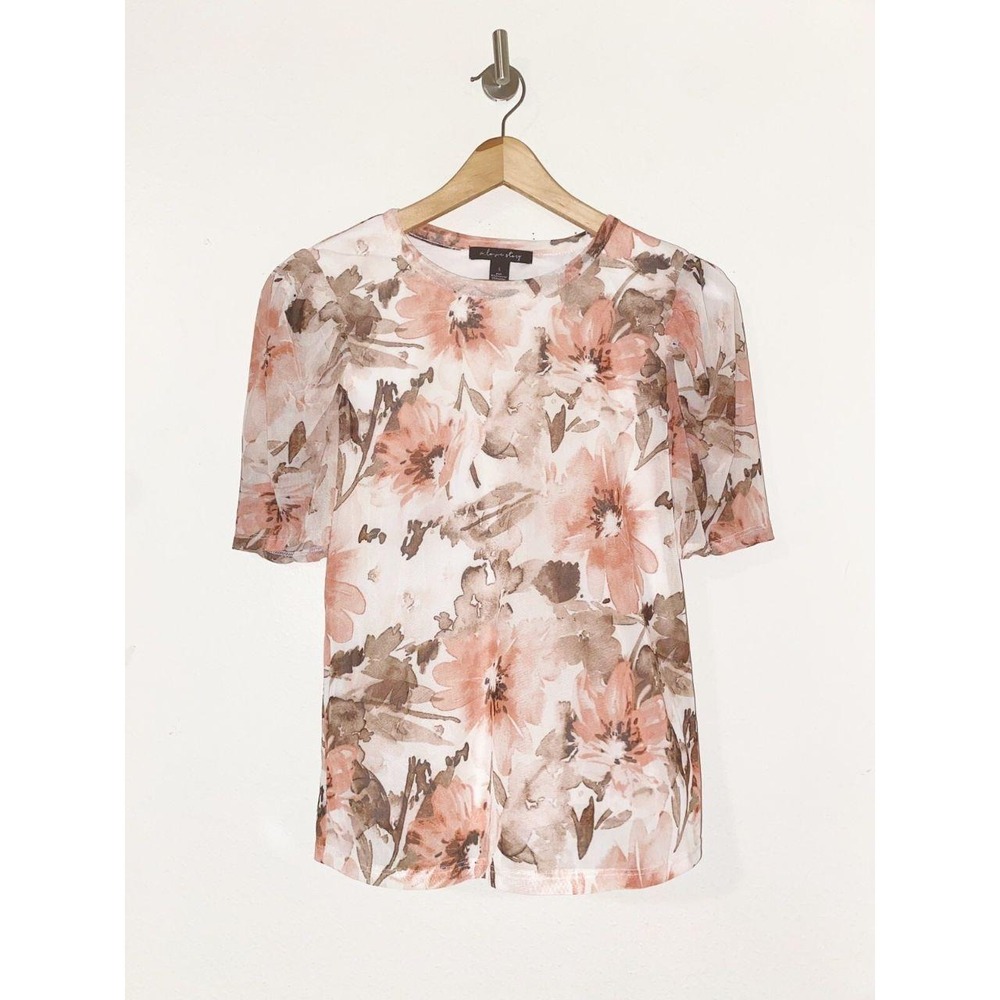 A Love Story Women Floral Tops Size Small